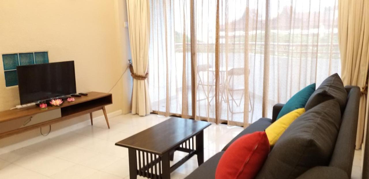PoolView Resort Batu Ferringhi 502 - 2 Bedroom Buitenkant foto