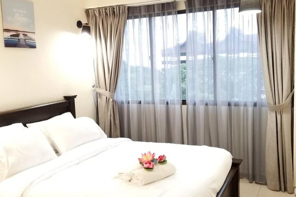 PoolView Resort Batu Ferringhi 502 - 2 Bedroom Buitenkant foto