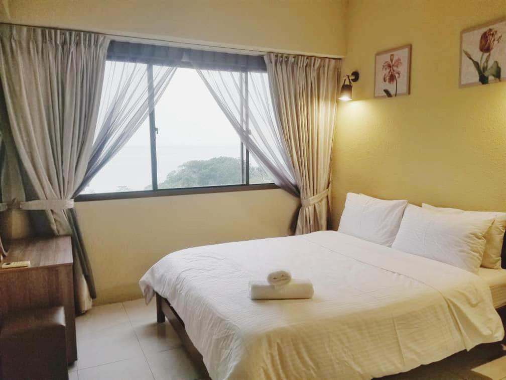 PoolView Resort Batu Ferringhi 502 - 2 Bedroom Buitenkant foto