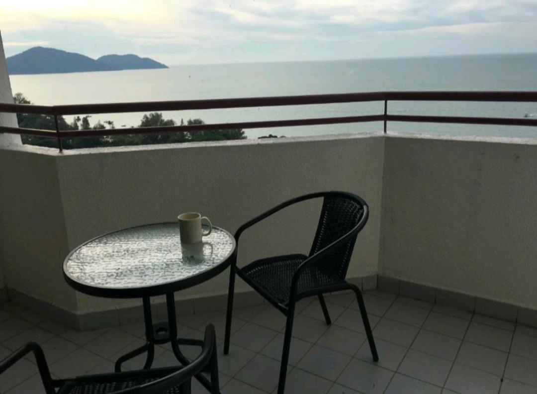 PoolView Resort Batu Ferringhi 502 - 2 Bedroom Buitenkant foto